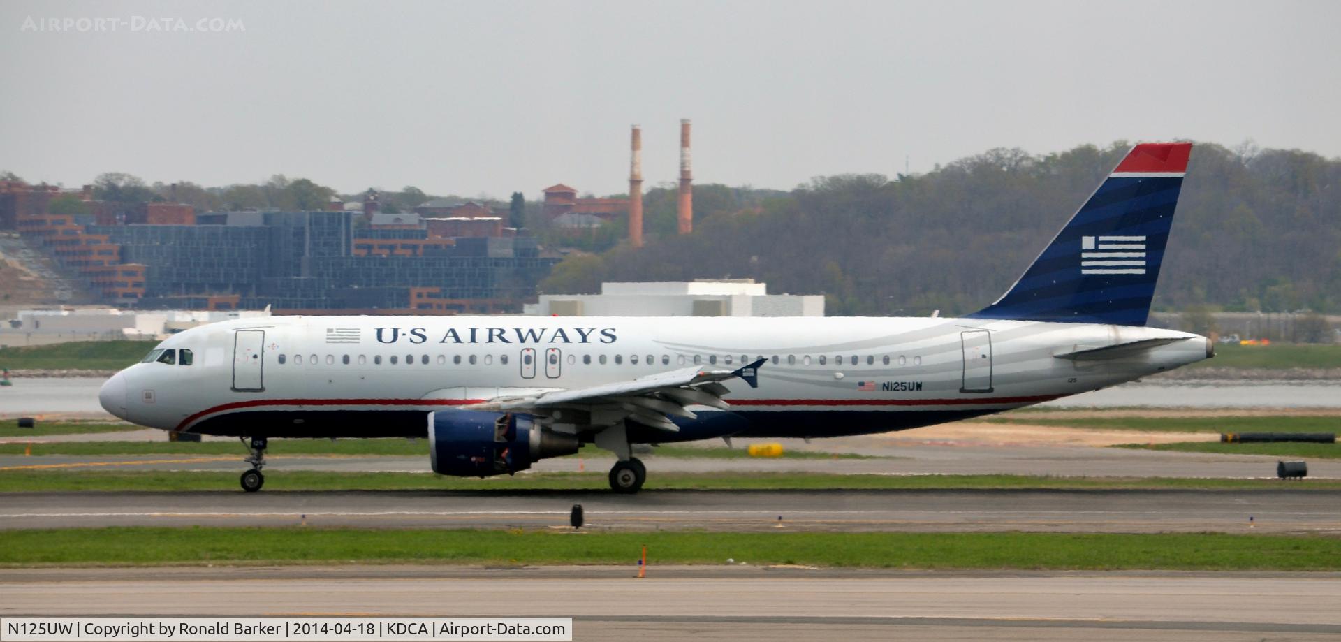 N125UW, 2009 Airbus A320-214 C/N 4086, Landing roll Reagan