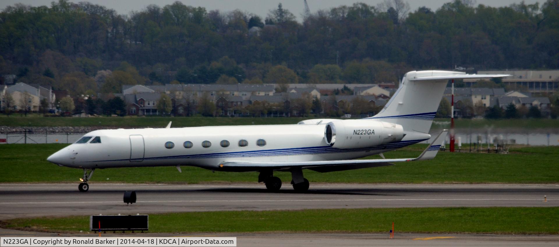 N223GA, 1998 Gulfstream Aerospace G-V C/N 538, Takeoff roll Reagan