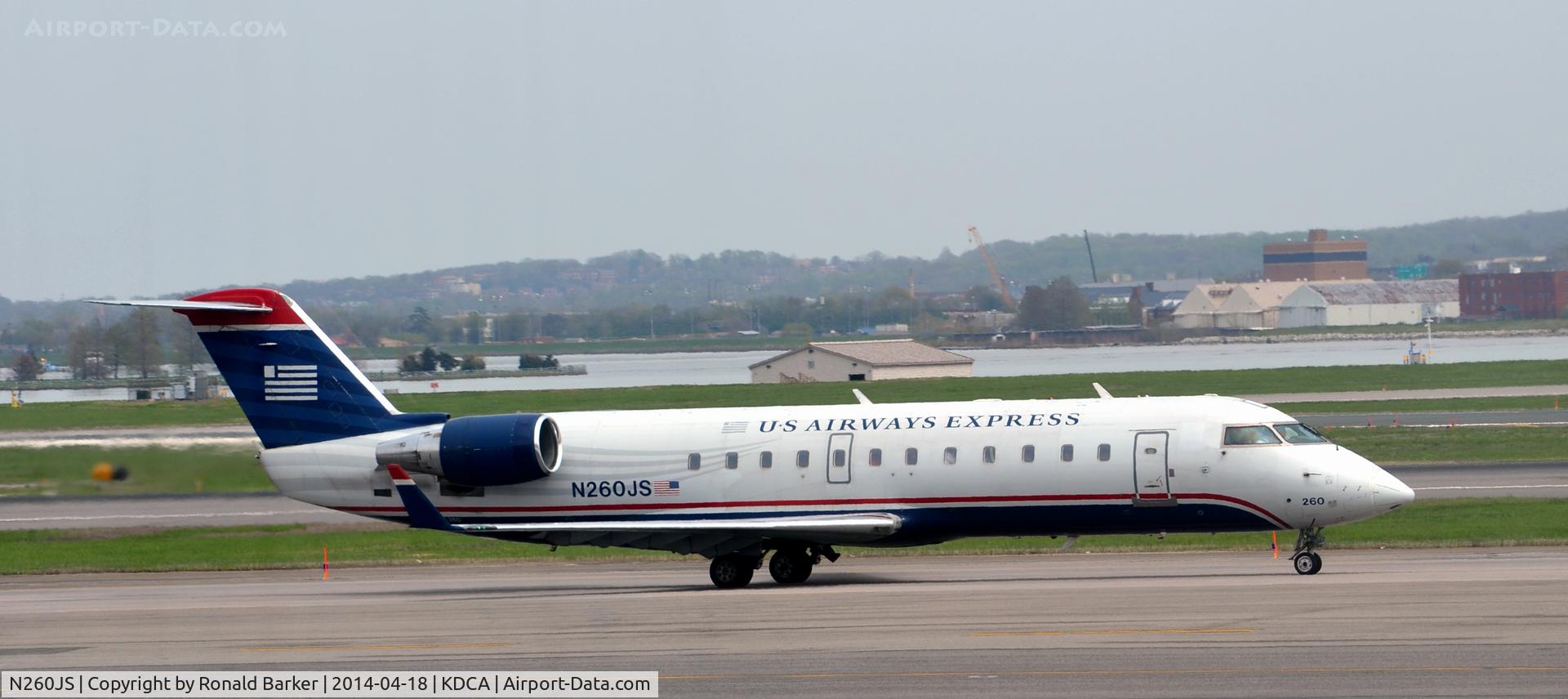 N260JS, 2004 Bombardier CRJ-200ER (CL-600-2B19) C/N 7957, Taxi to runway Reagan