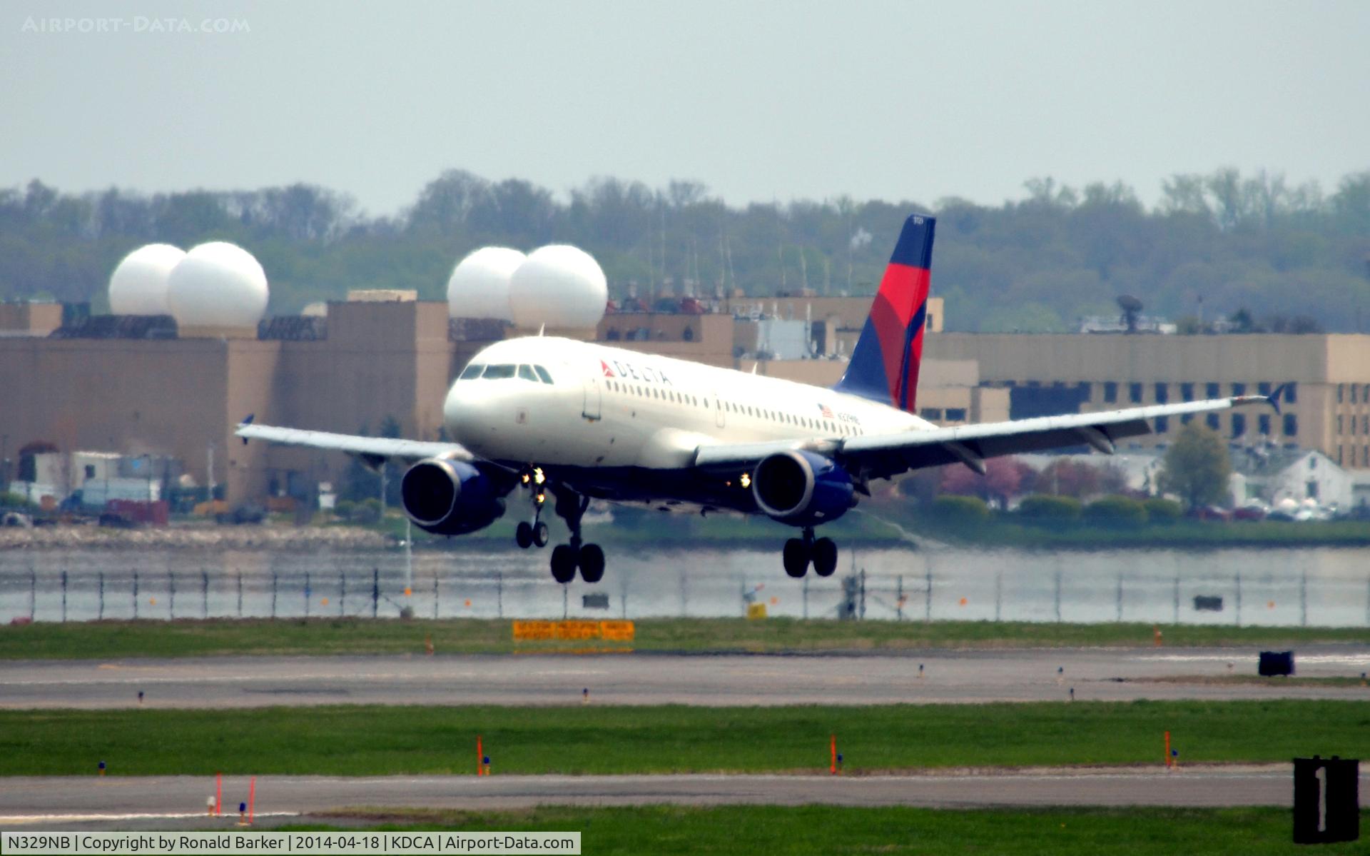 N329NB, 2001 Airbus A319-114 C/N 1543, Landing approach Reagan