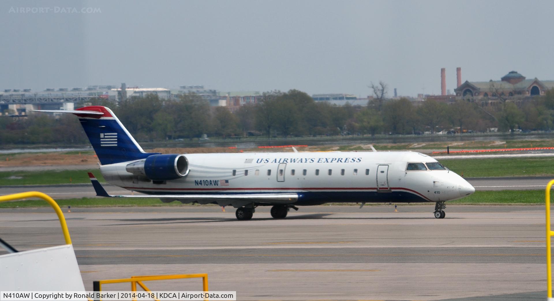 N410AW, 2001 Bombardier CRJ-200LR (CL-600-2B19) C/N 7490, Taxi to takeoff Reagan