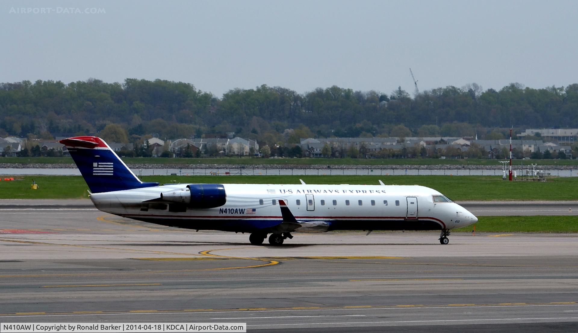 N410AW, 2001 Bombardier CRJ-200LR (CL-600-2B19) C/N 7490, Taxi Reagan