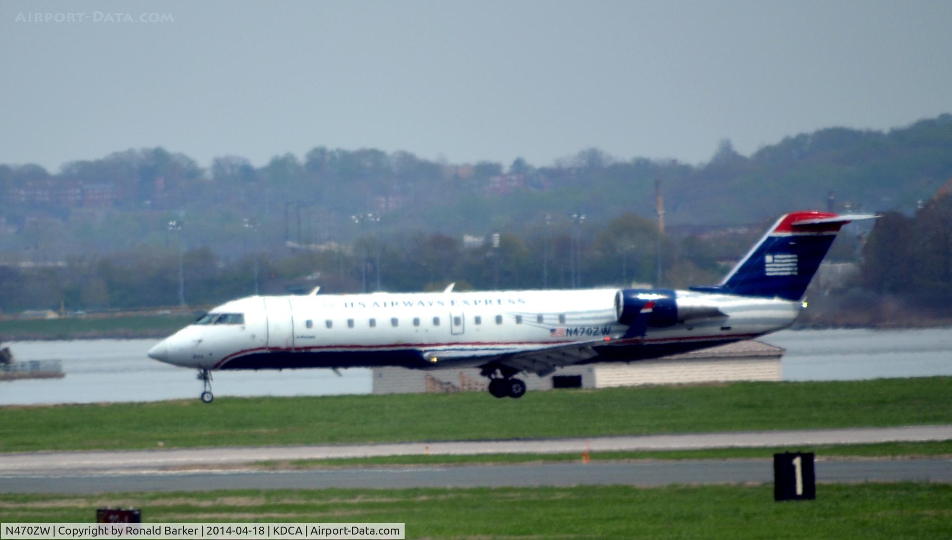 N470ZW, 2004 Bombardier CRJ-200LR (CL-600-2B19) C/N 7927, Landing Reagan