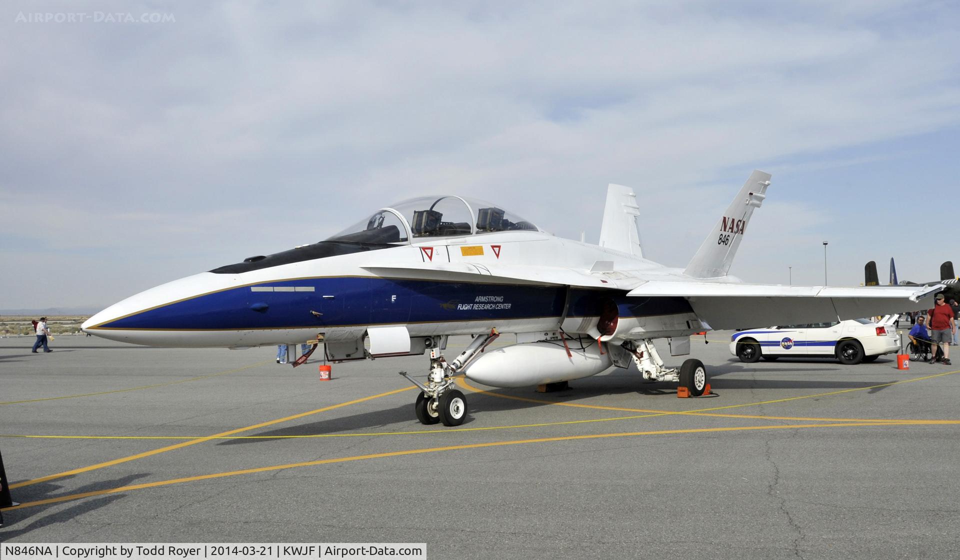 N846NA, McDonnell Douglas F/A-18B Hornet C/N 23, On display at the Los Angeles County Airshow