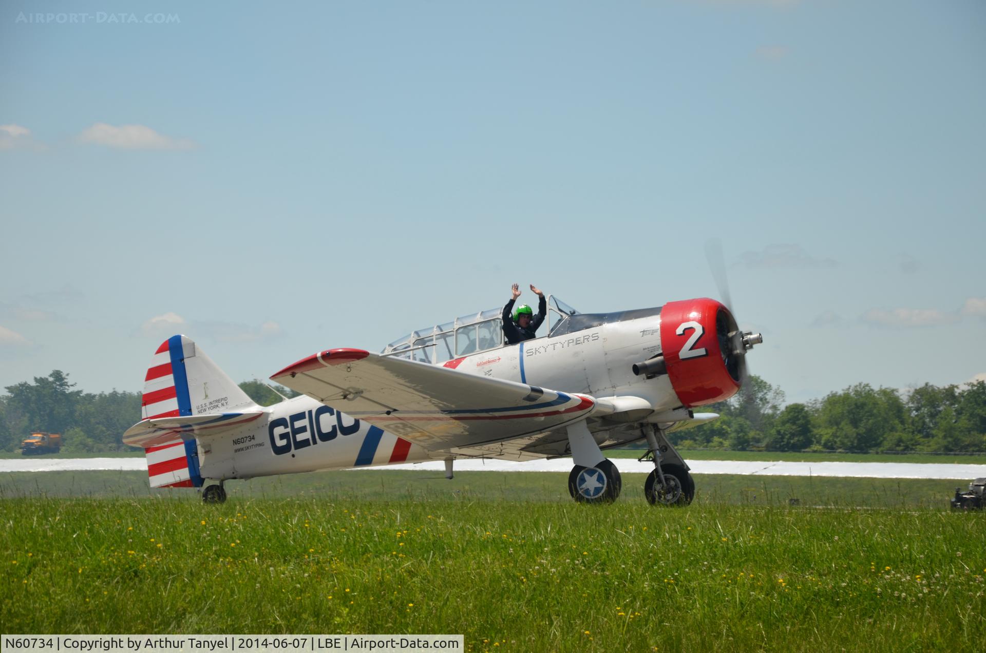 N60734, 1940 North American SNJ-2 Texan C/N 2032, Saluting the crowd after performing @ the Westmoreland County Airshow