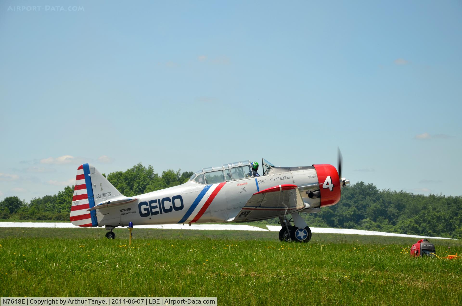 N7648E, 1942 North American SNJ-3 Texan C/N 78-6987, Taxiing after landing @ the Westmoreland County Airshow