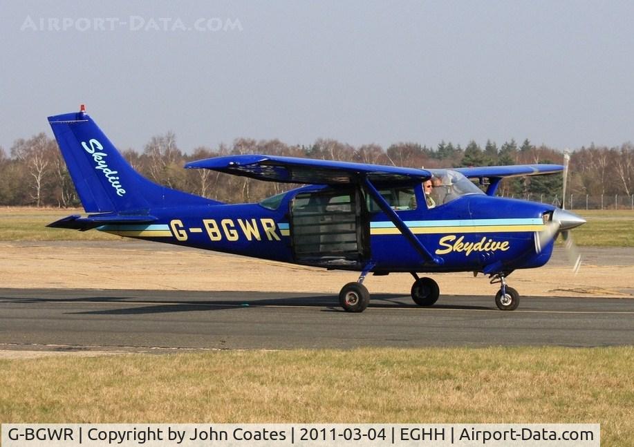 G-BGWR, 1966 Cessna U206A Super Skywagon C/N U206-0653, Taxiing