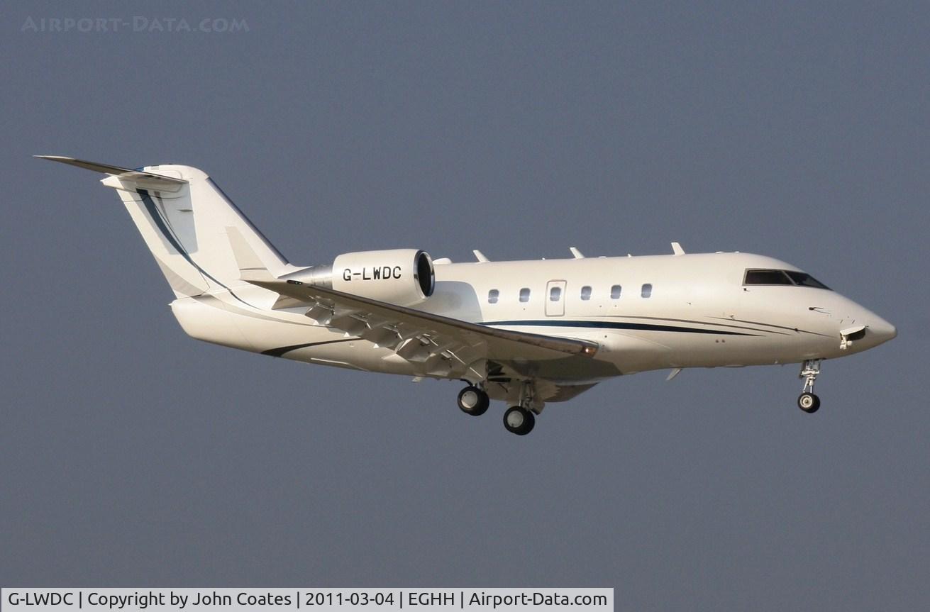 G-LWDC, 1984 Canadair Challenger 601 (CL-600-2A12) C/N 3031, Arriving 08