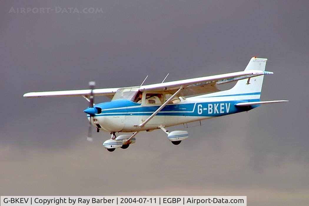 G-BKEV, 1976 Reims F172M Skyhawk Skyhawk C/N 1443, R/Cessna F.172M Skyhawk [1443] Kemble~G 11/07/2004