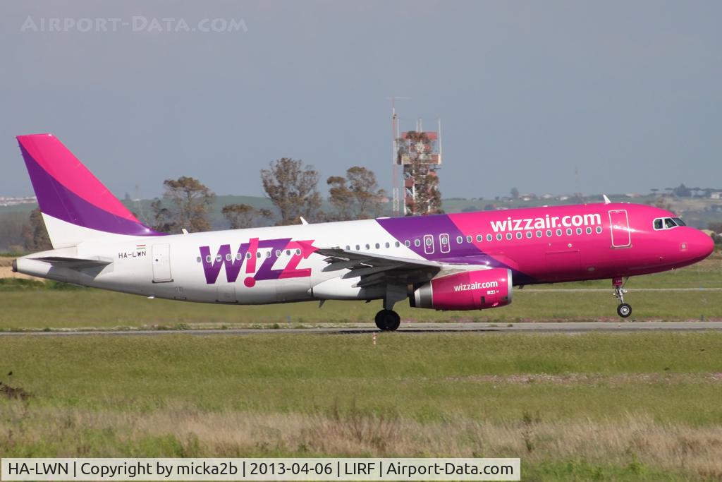 HA-LWN, 2011 Airbus A320-232 C/N 4741, Take off