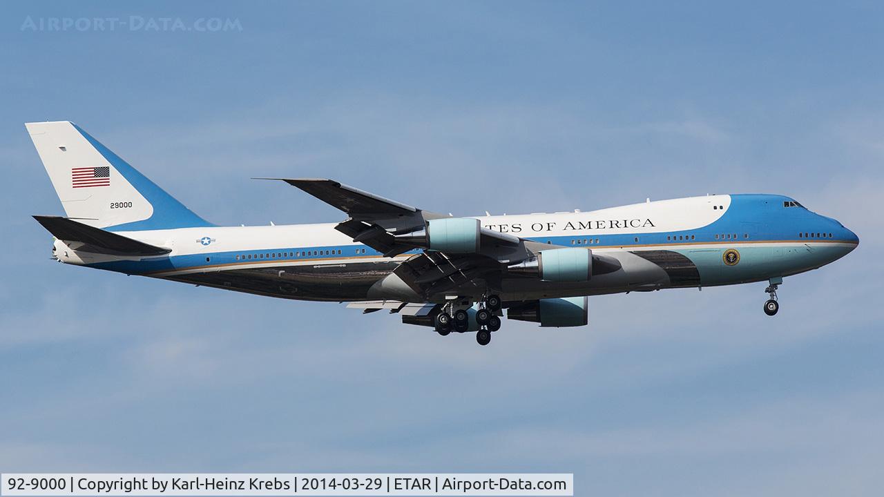 92-9000, 1987 Boeing VC-25A (747-2G4B) C/N 23825, final to RWY 08