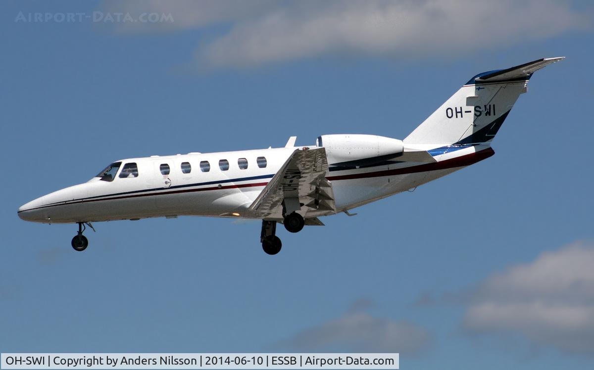 OH-SWI, 2008 Cessna 525A CitationJet CJ2+ C/N 525A-0408, On short final for runway 30.