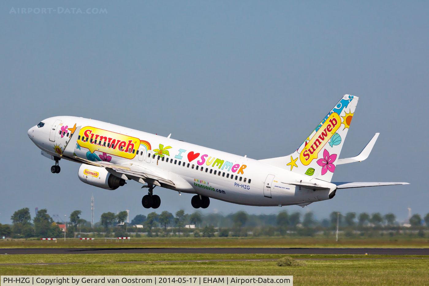 PH-HZG, 2000 Boeing 737-8K2 C/N 28379, Boeing 737 painted in special livery of touroperator SUNWEB.