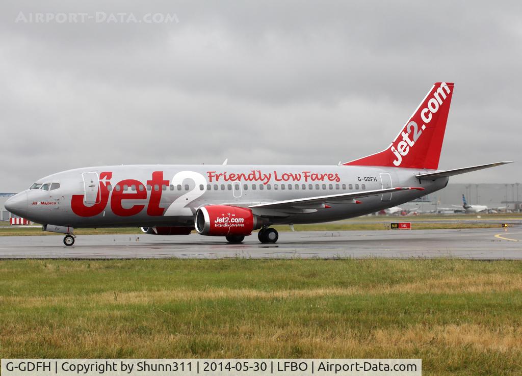 G-GDFH, 1993 Boeing 737-3Y5 C/N 25615, Taxiing to the Terminal...
