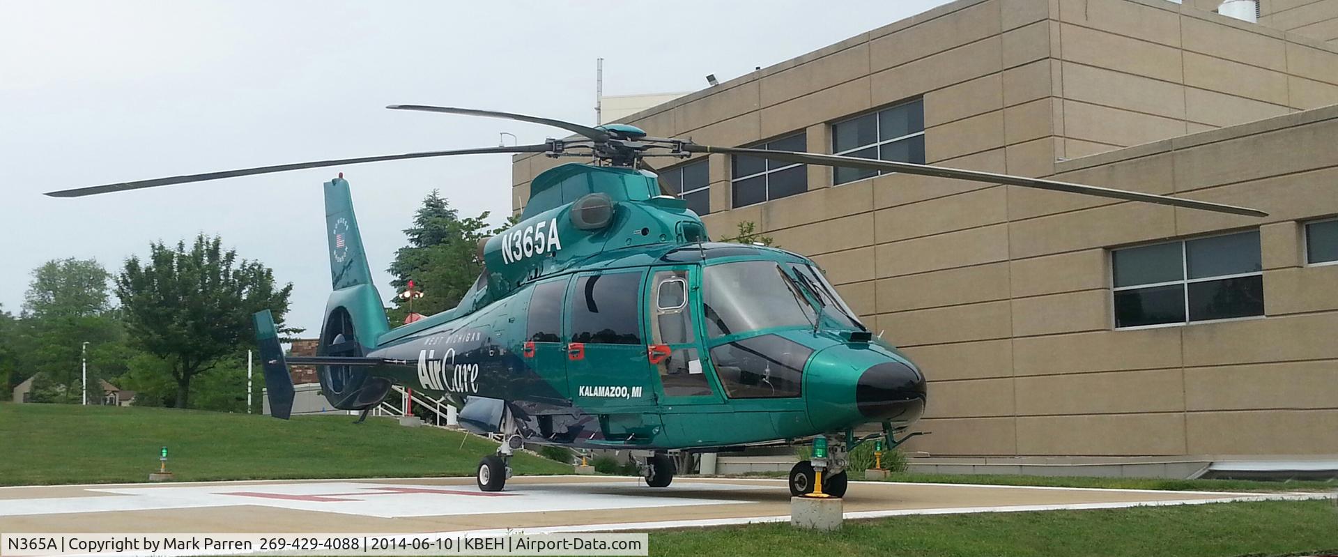 N365A, 1990 Aerospatiale AS-365N-2 Dauphin C/N 6379, AirCare picking up patient at Lakeland Hospital SJ