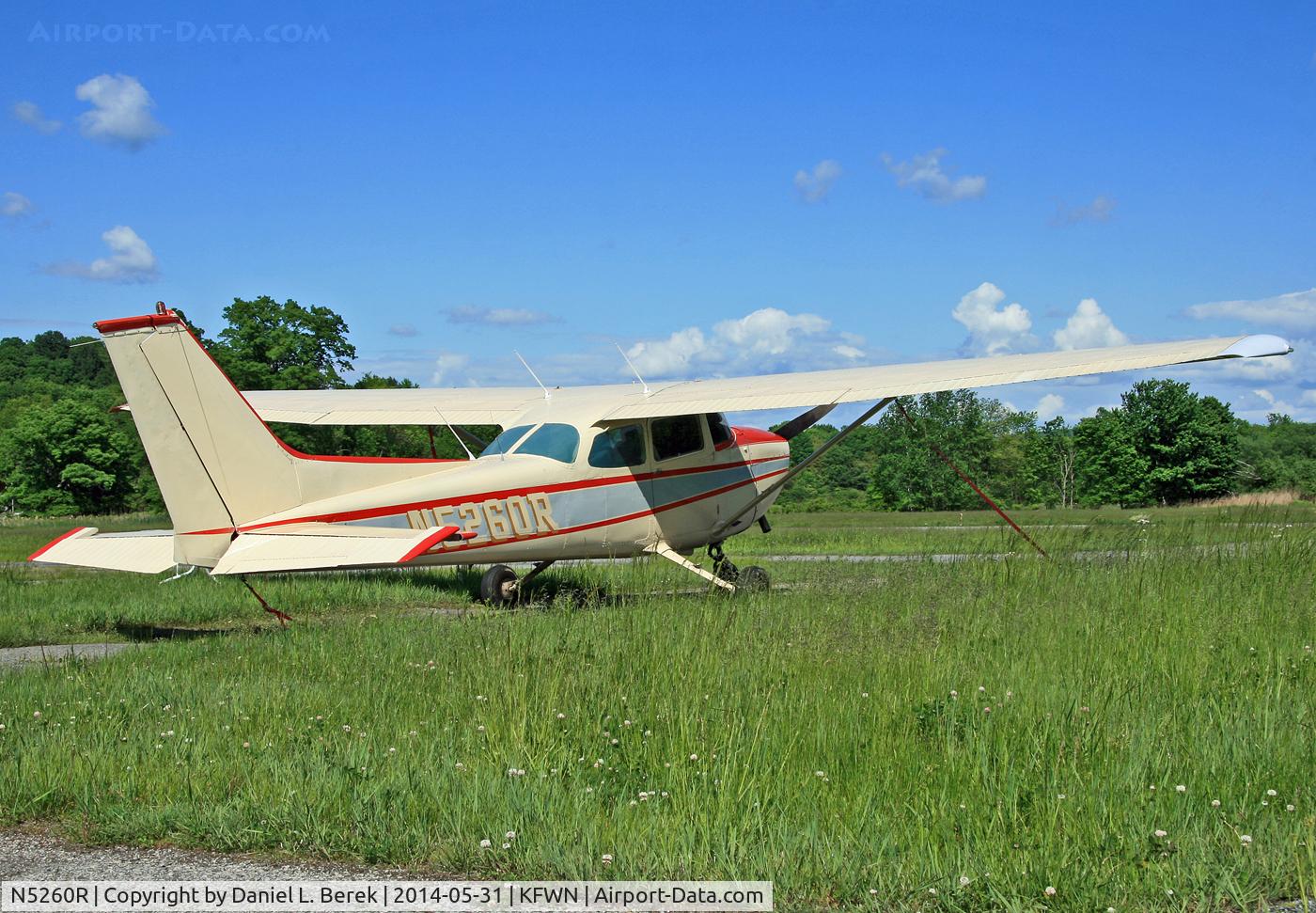 N5260R, 1974 Cessna 172M C/N 17263474, Interesting color scheme on this 1974 Skyhawk.