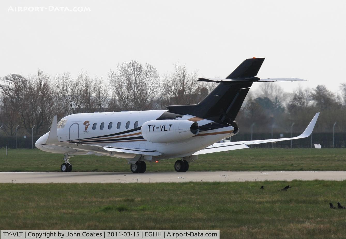 TY-VLT, 2003 Raytheon Hawker 800XP C/N 258632, Taxiing