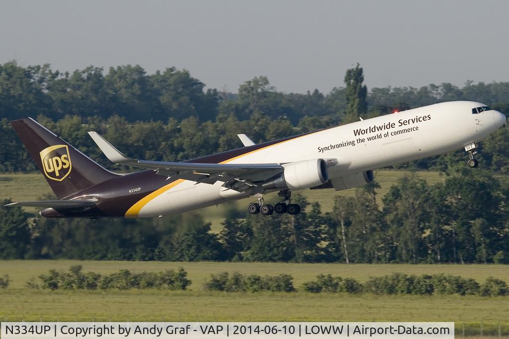 N334UP, 2001 Boeing 767-34AF C/N 32844, UPS 767-300
