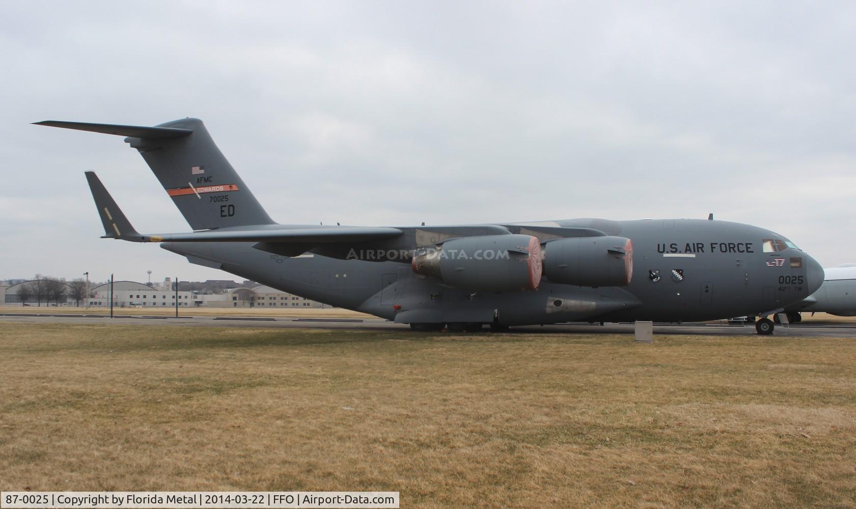 87-0025, 1987 McDonnell Douglas C-17A Globemaster III C/N F-001/T-1, C-17A Globemaster III
