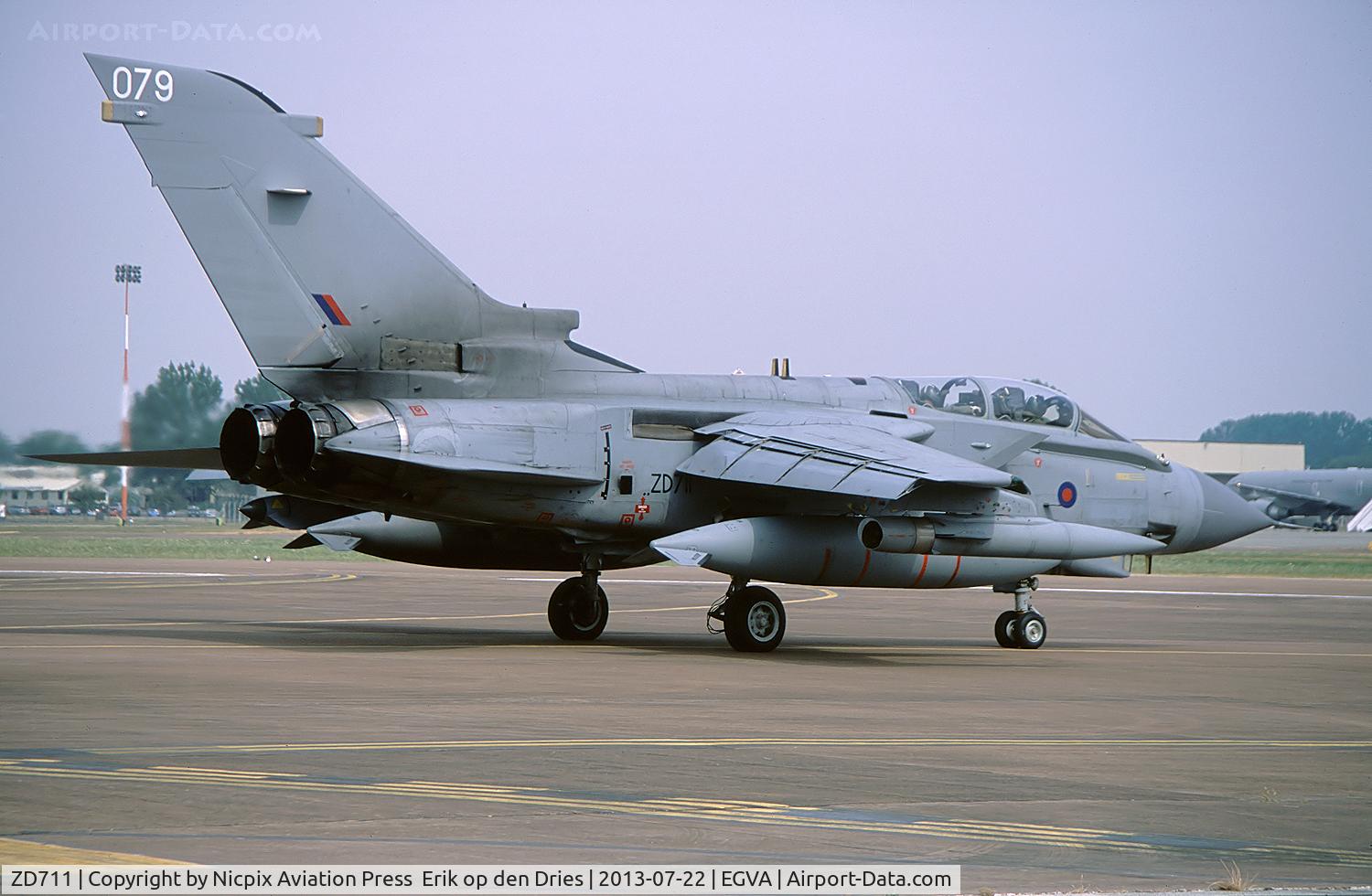 ZD711, 1984 Panavia Tornado GR.4 C/N 329/BT037/3152, ZD711 heading for the runway