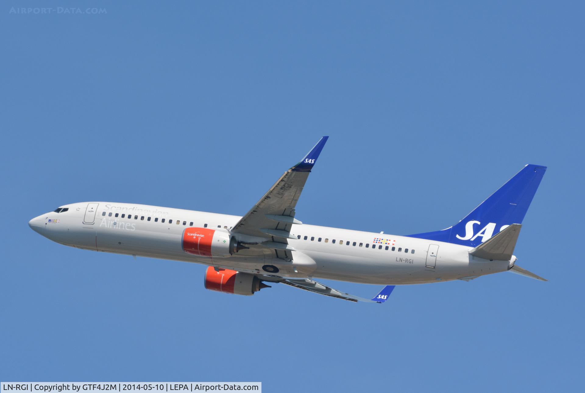 LN-RGI, 2014 Boeing 737-86N C/N 35646, LN-RGI departing Palma 10.5.14