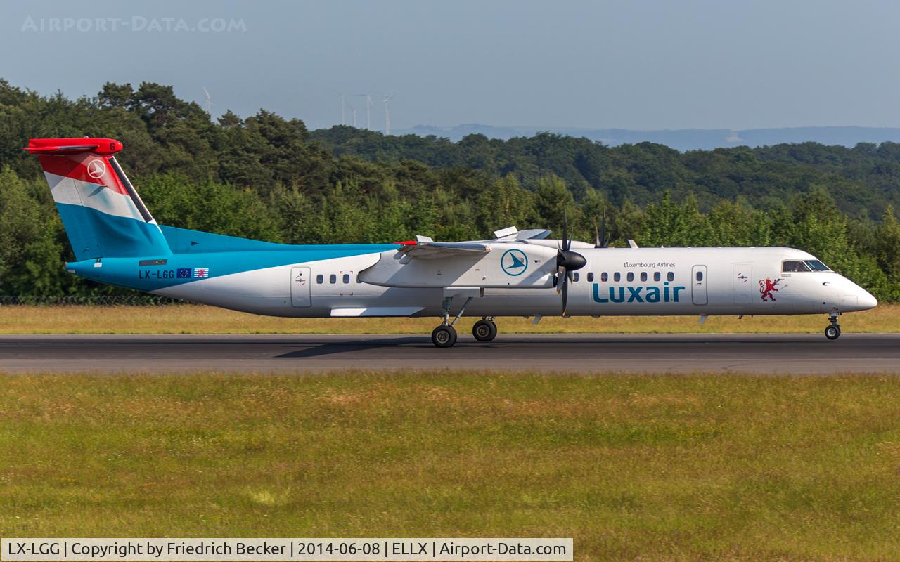 LX-LGG, 2012 Bombardier DHC-8-402Q Dash 8 Dash 8 C/N 4418, decelerating after touchdown
