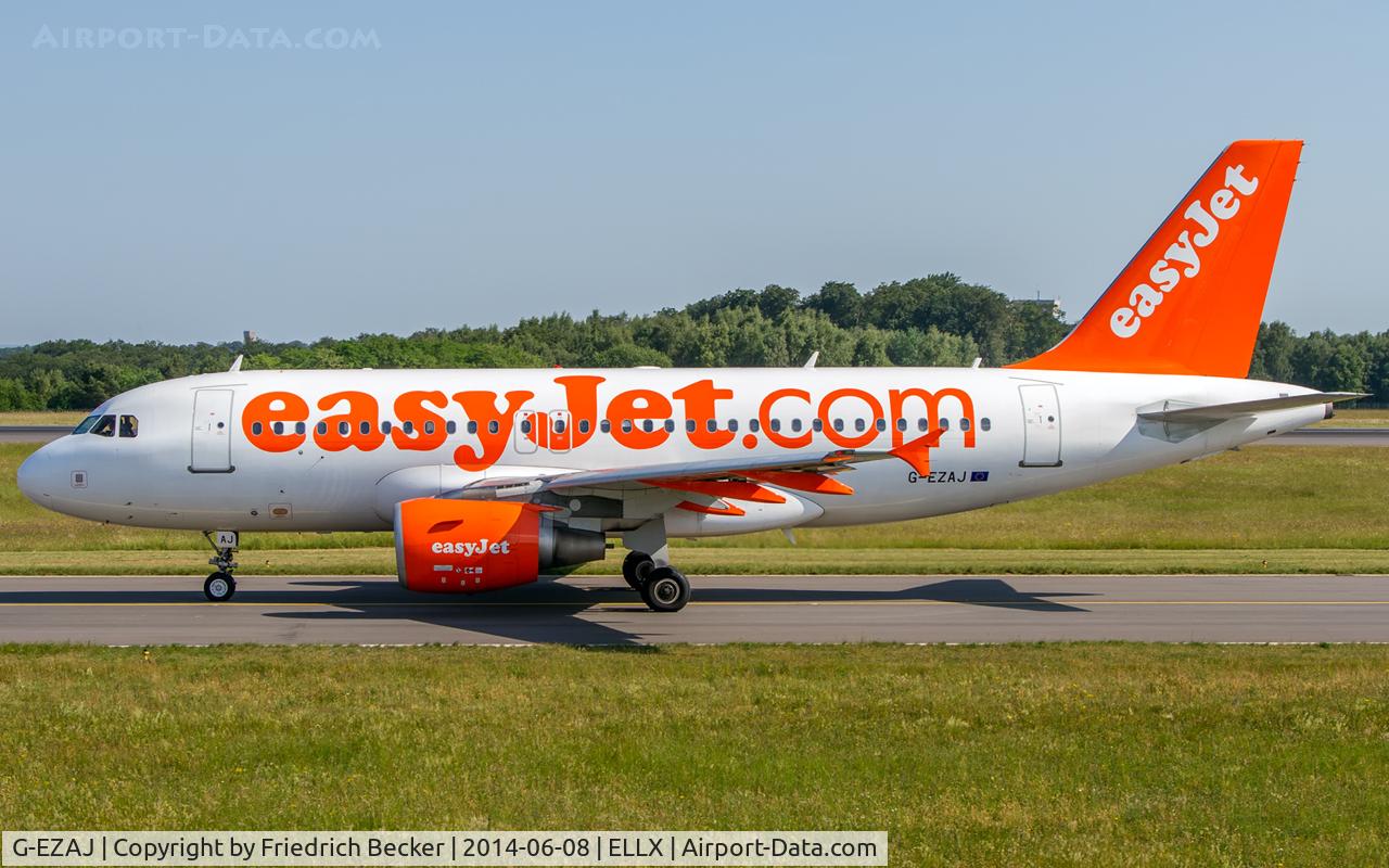 G-EZAJ, 2006 Airbus A319-111 C/N 2742, taxying to the active