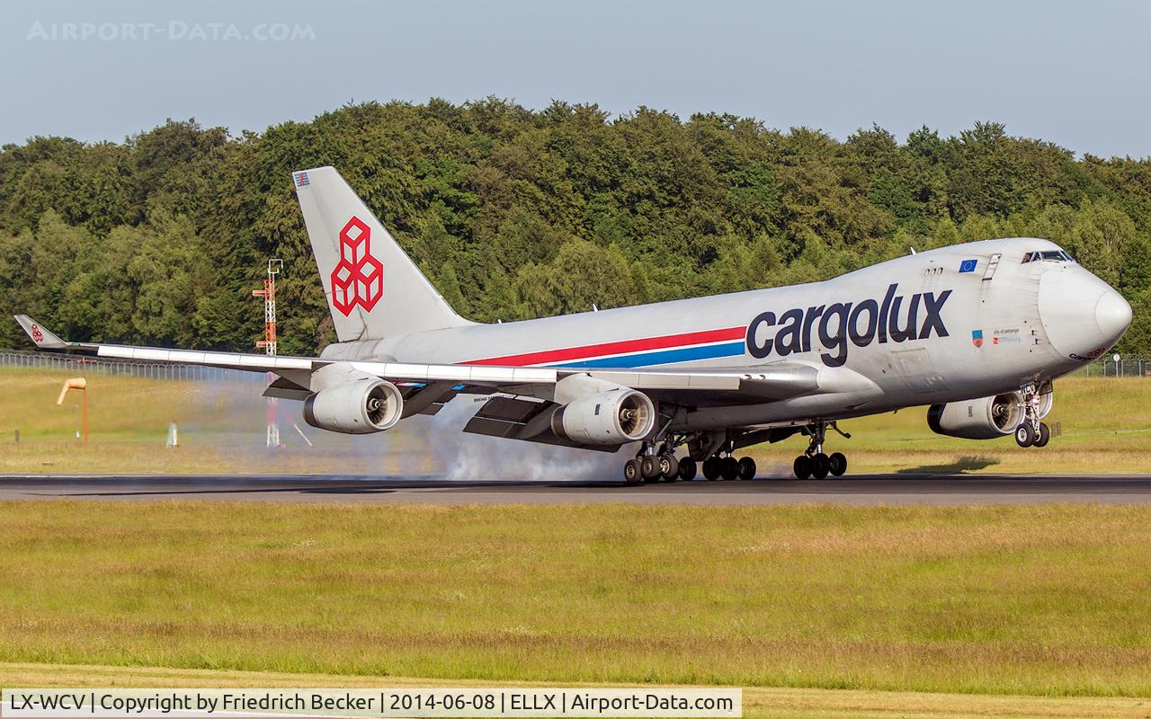 LX-WCV, 2007 Boeing 747-4R7F C/N 35804, touchdown on RW24
