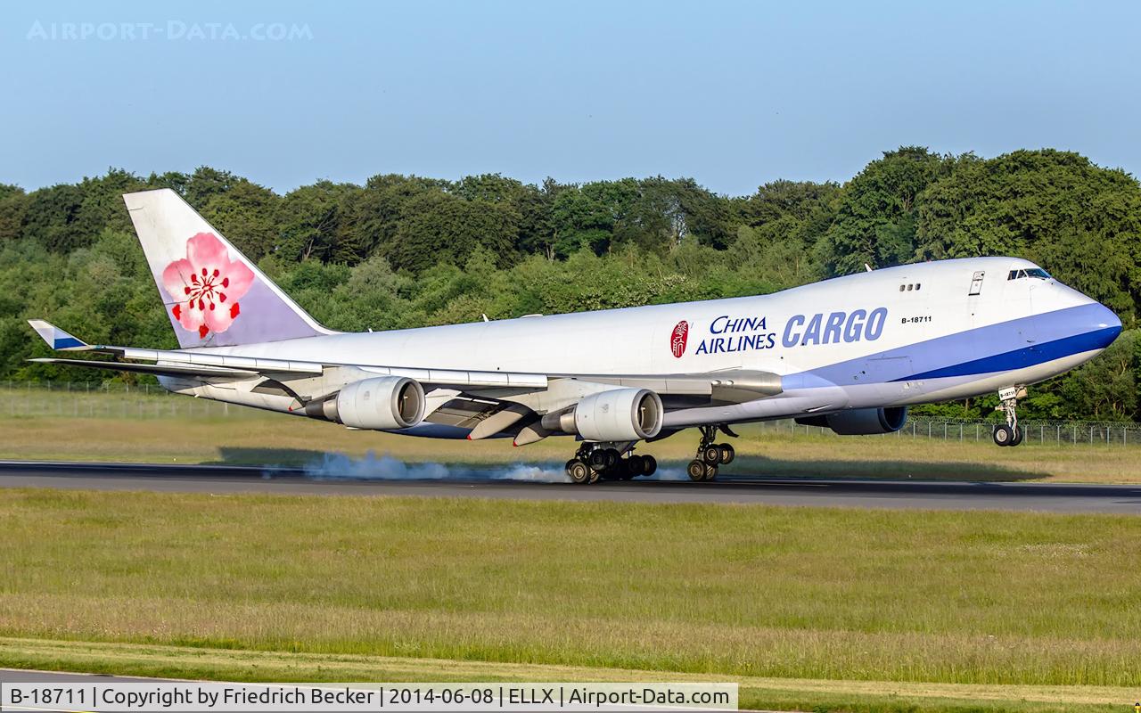 B-18711, 2002 Boeing 747-409F/SCD C/N 30768, touchdown on RW24