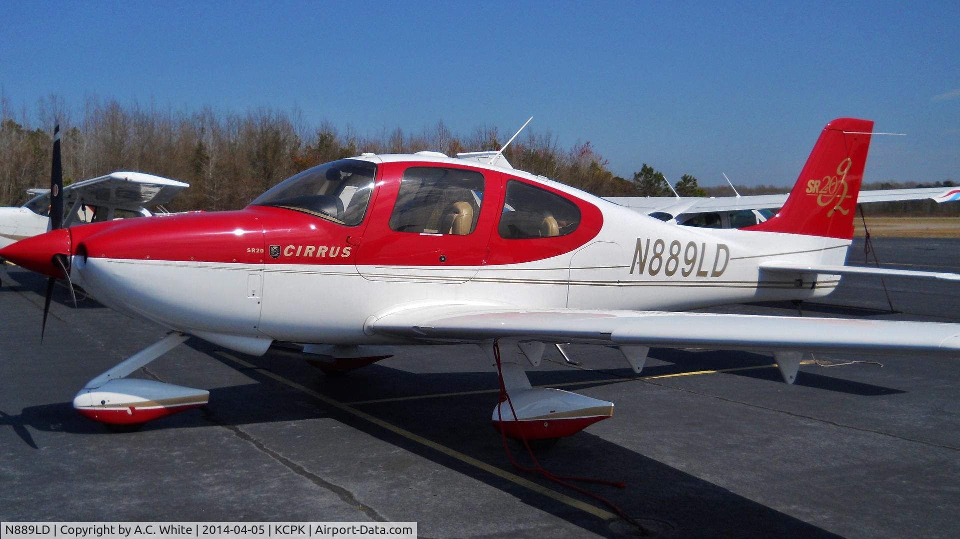 N889LD, 2004 Cirrus SR20 C/N 1434, Cirrus 9LD parked in front of Epix Aviation at Chesapeake.