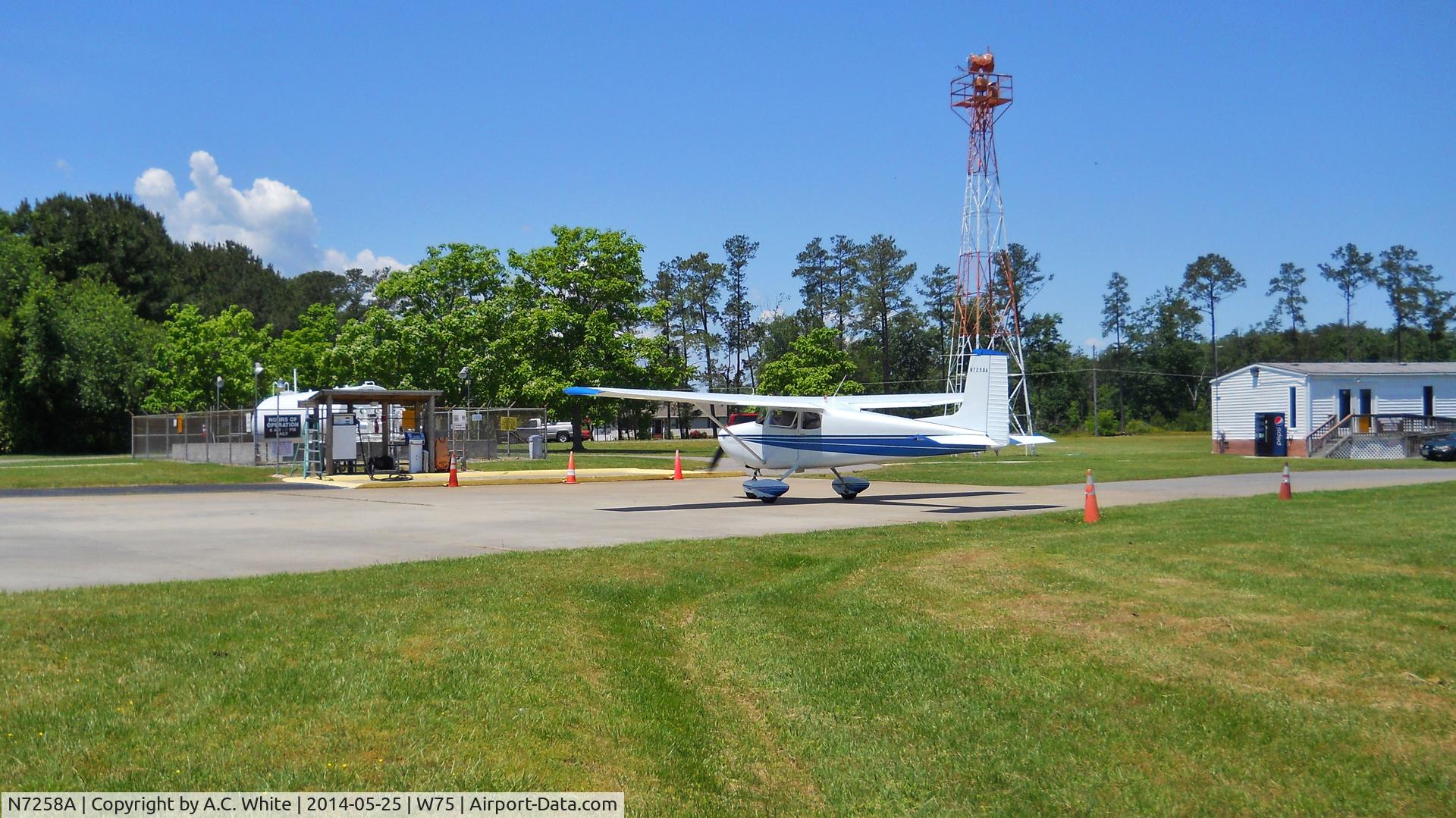 N7258A, 1956 Cessna 172 C/N 29358, 58A sporting shiny new paint on a warm afternoon.
