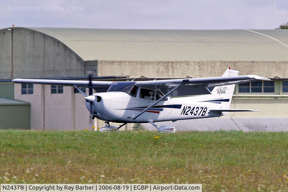 N2437B, 2001 Cessna 172S C/N 172S8704, Cessna 172S Skyhawk SP [172S-8704] Kemble~G 19/08/2006