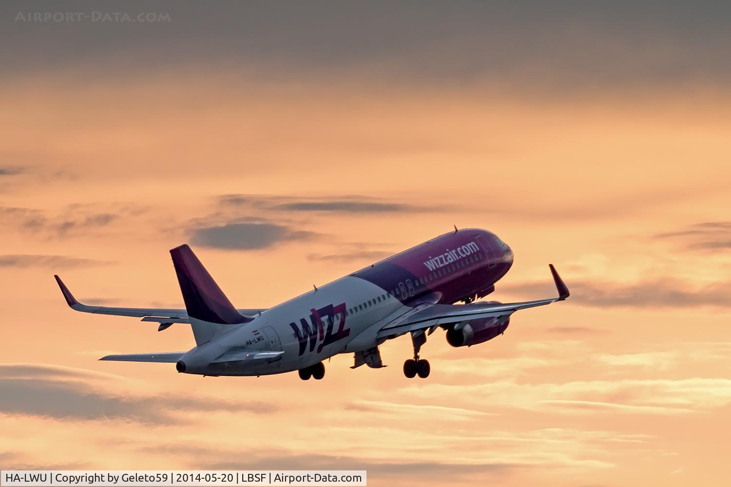 HA-LWU, 2013 Airbus A320-232 C/N 5617, Departing from RWY 09