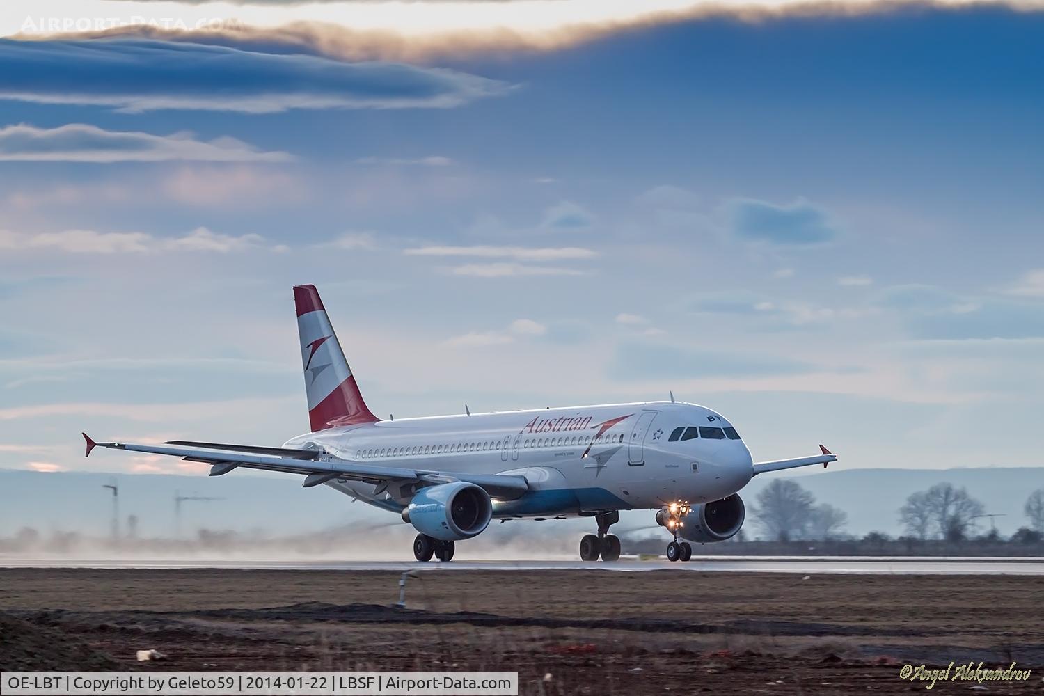 OE-LBT, 2000 Airbus A320-214 C/N 1387, RWY 27