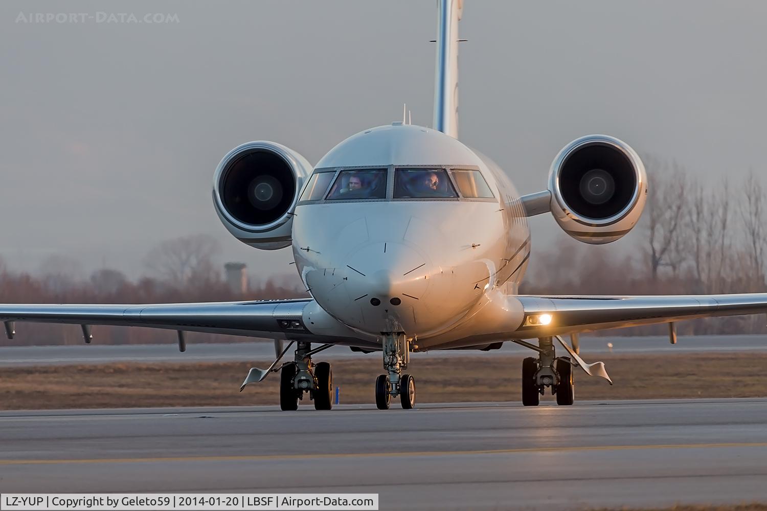 LZ-YUP, 2004 Bombardier Challenger 604 (CL-600-2B16) C/N 5602, TWY E