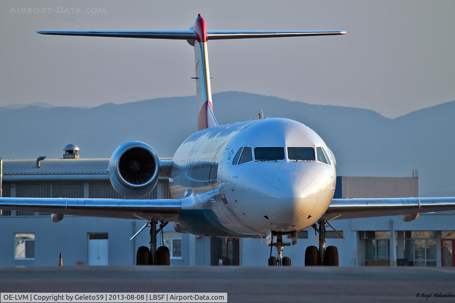 OE-LVM, 1991 Fokker F100 (F-28-0100) C/N 11361, Apron