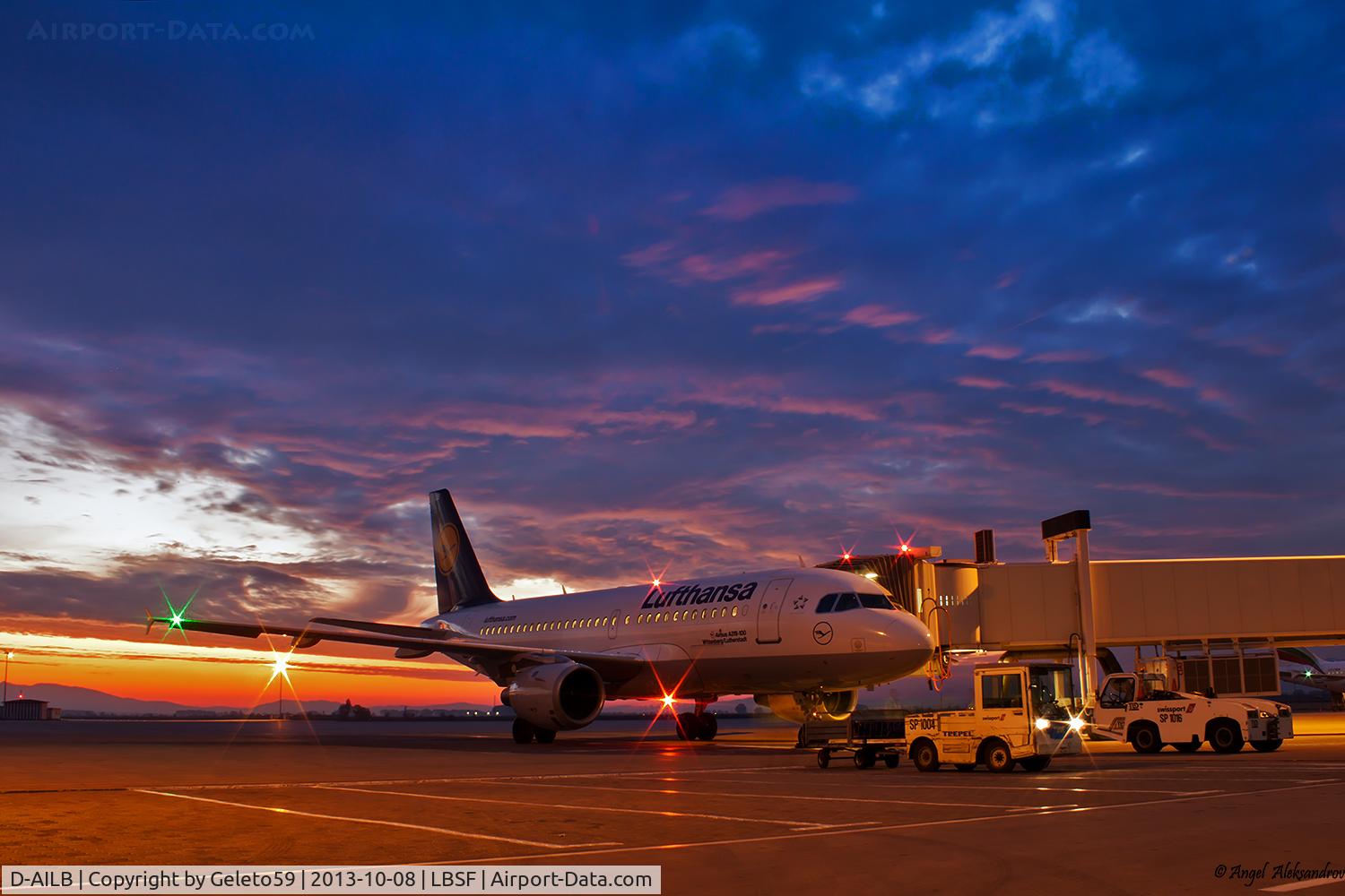 D-AILB, 1996 Airbus A319-114 C/N 610, Gate B7