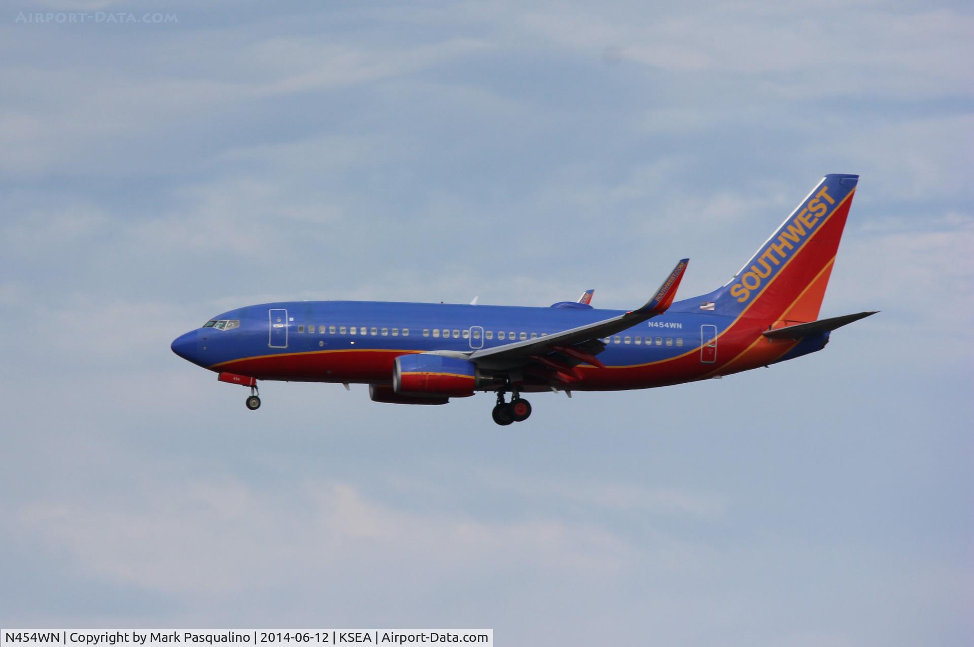 N454WN, 2004 Boeing 737-7H4 C/N 29851, Boeing 737-700