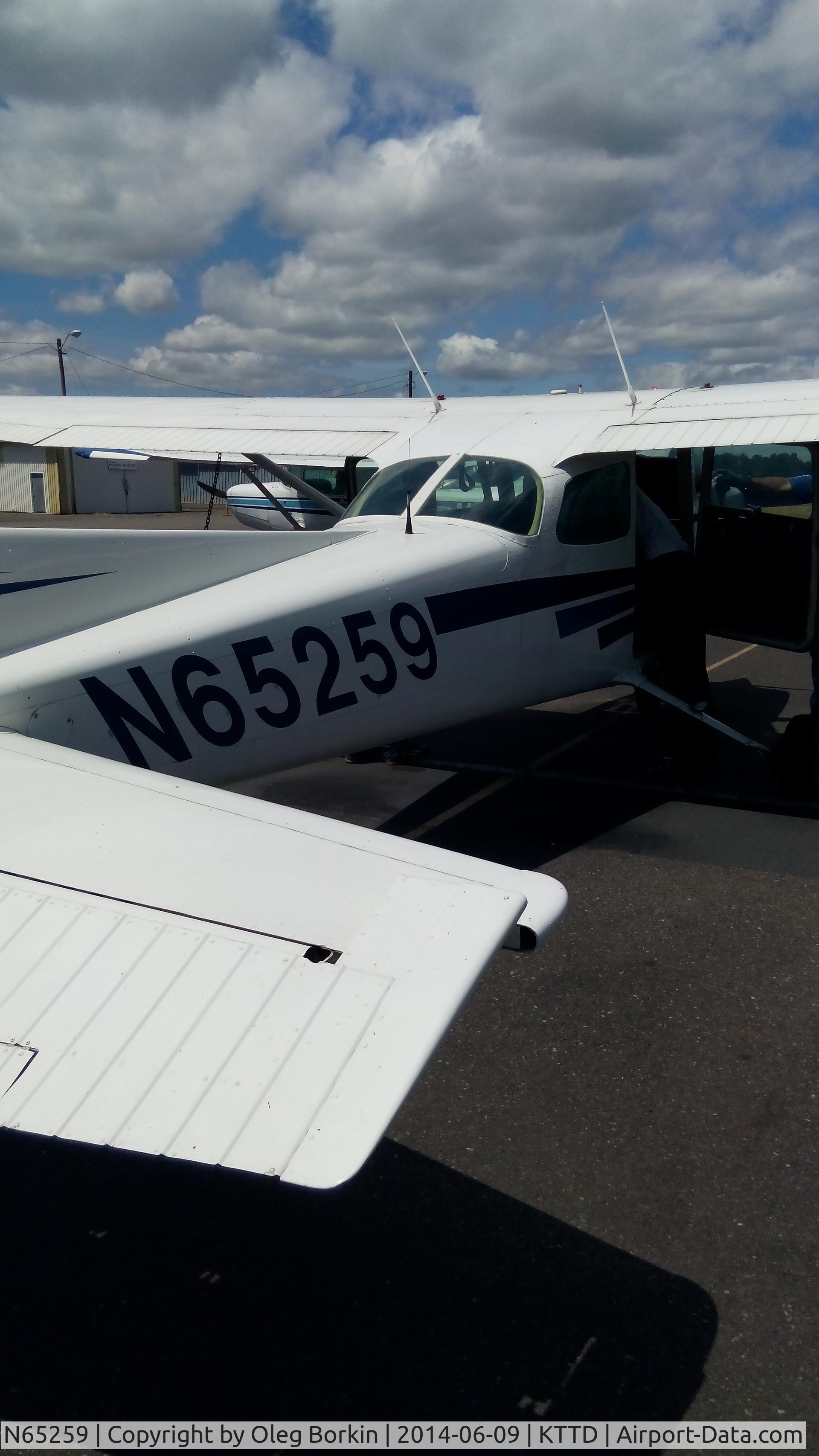 N65259, 1982 Cessna 172P C/N 17275715, At Troutdale airport.