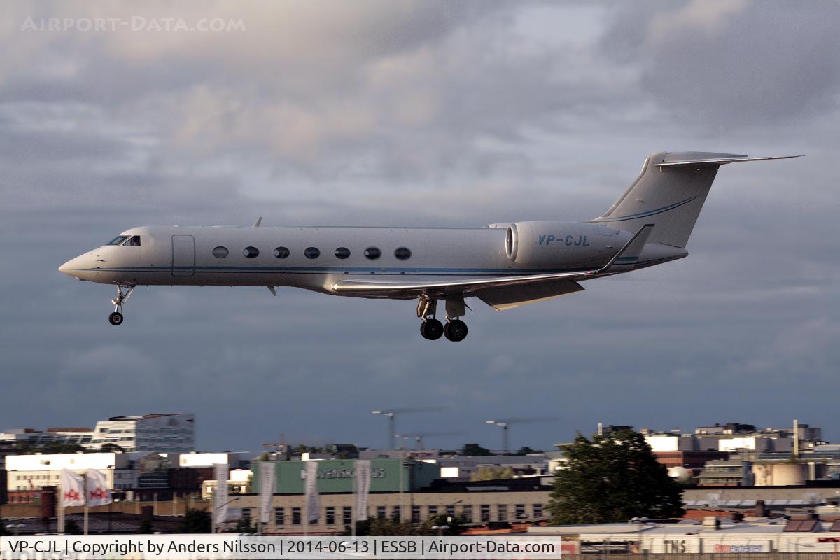 VP-CJL, 2008 Gulfstream Aerospace GV-SP (G550) C/N 5216, On short final for runway 30 from Hong Kong.