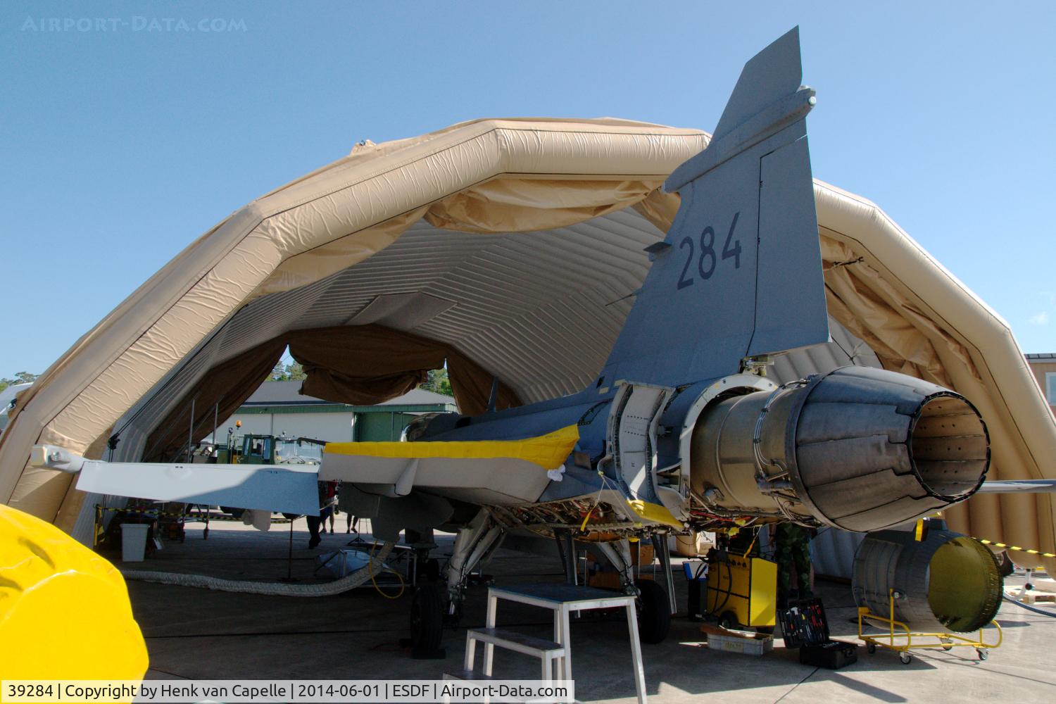39284, Saab JAS-39C Gripen C/N 39284, Engine change demonstration on a Saab JAS39C Gripen fighter of the Swedish Air Force at Ronneby Air Base.