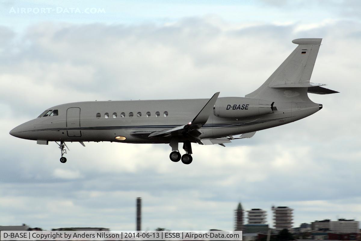 D-BASE, 2007 Dassault Falcon 2000EX C/N 111, On short final for runway 30.