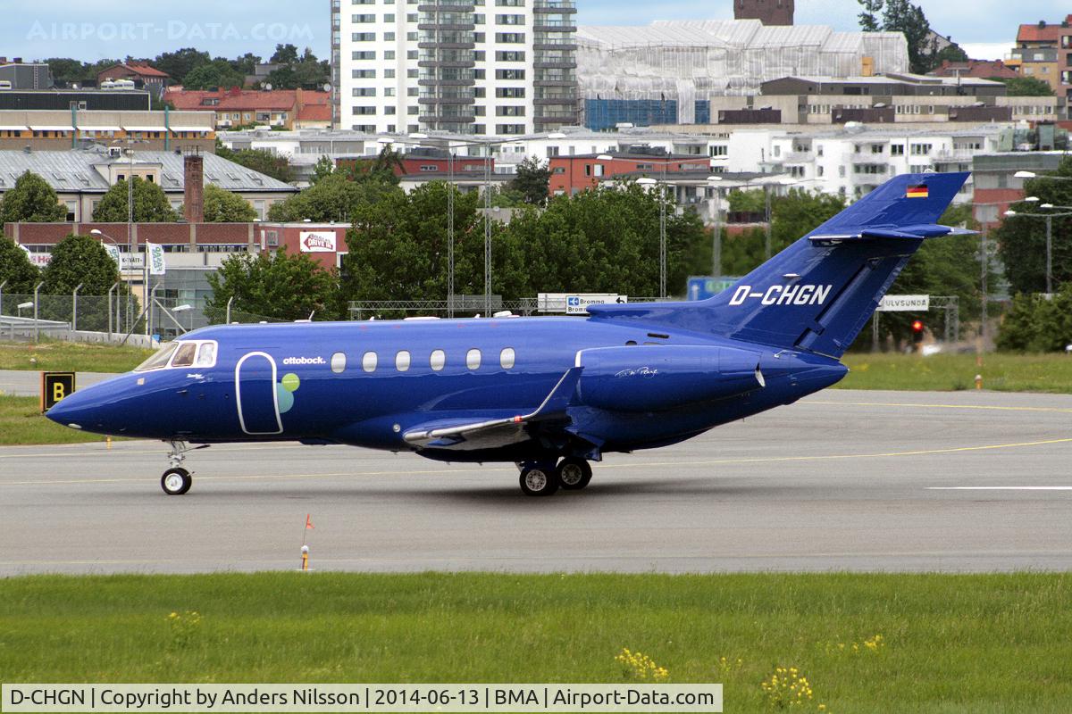 D-CHGN, 2011 Hawker Beechcraft 900XP C/N HA-0184, Lining up runway 30.