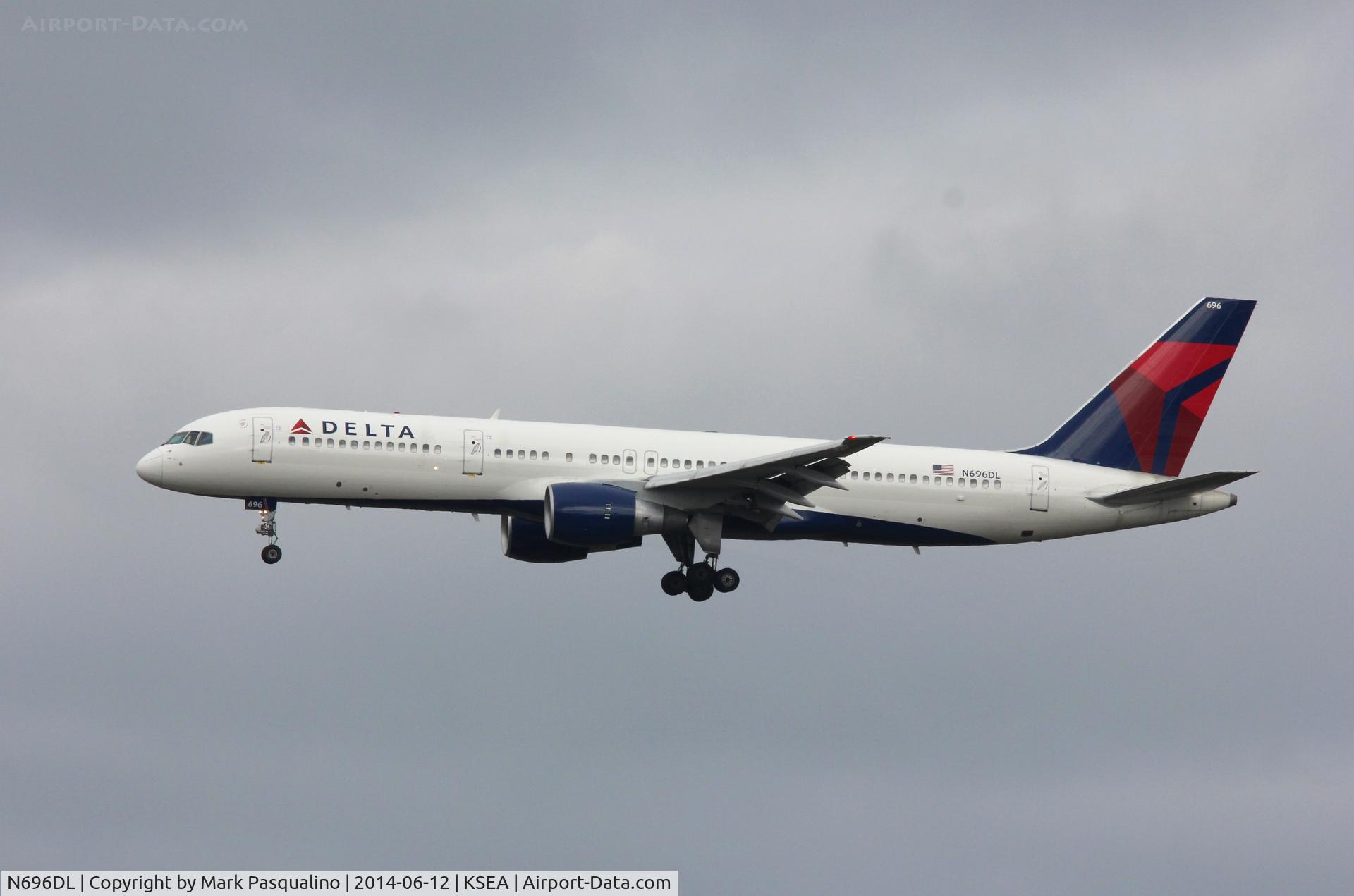 N696DL, 1999 Boeing 757-232 C/N 29728, Boeing 757-200
