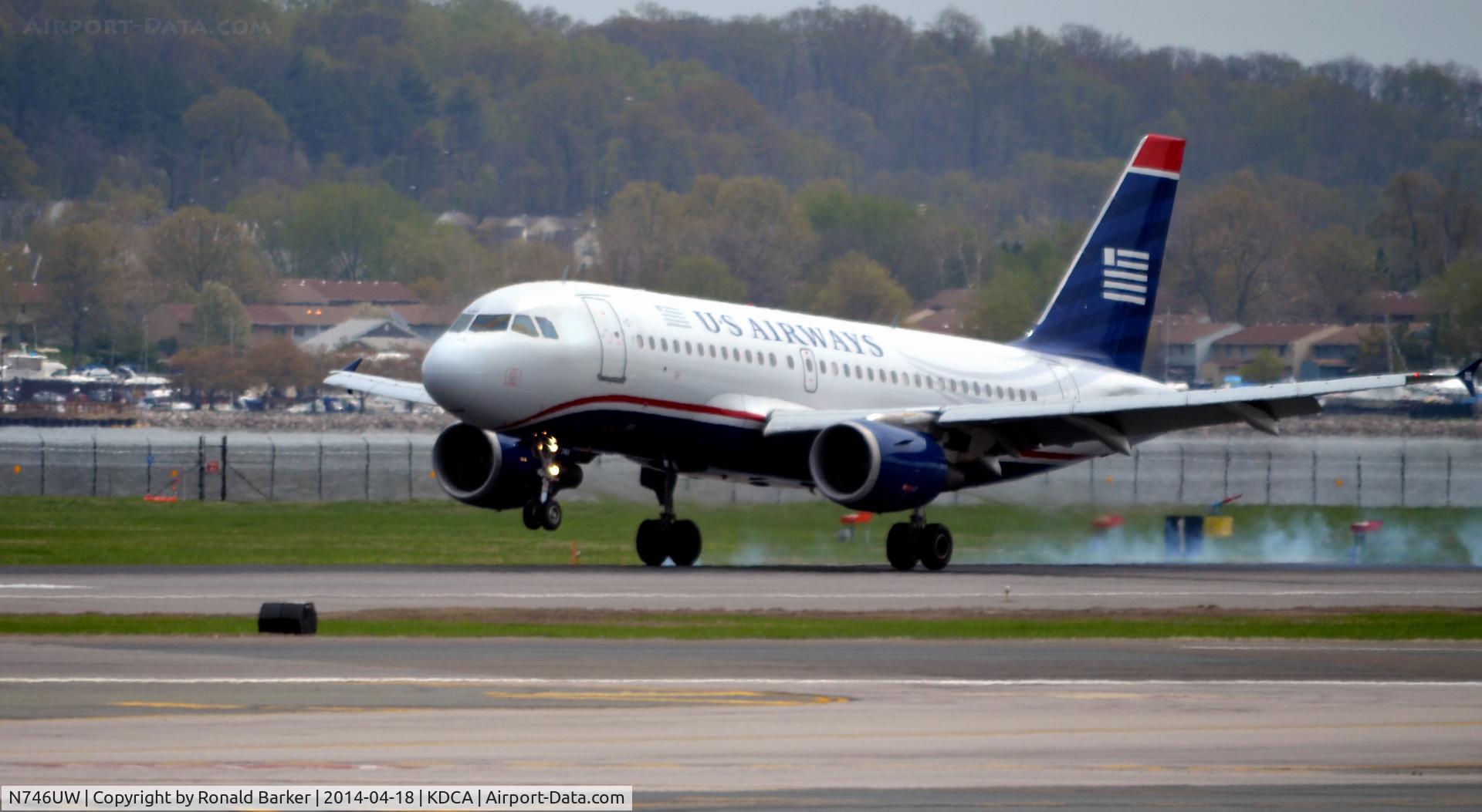 N746UW, 2000 Airbus A319-112 C/N 1297, Touch down Reagan