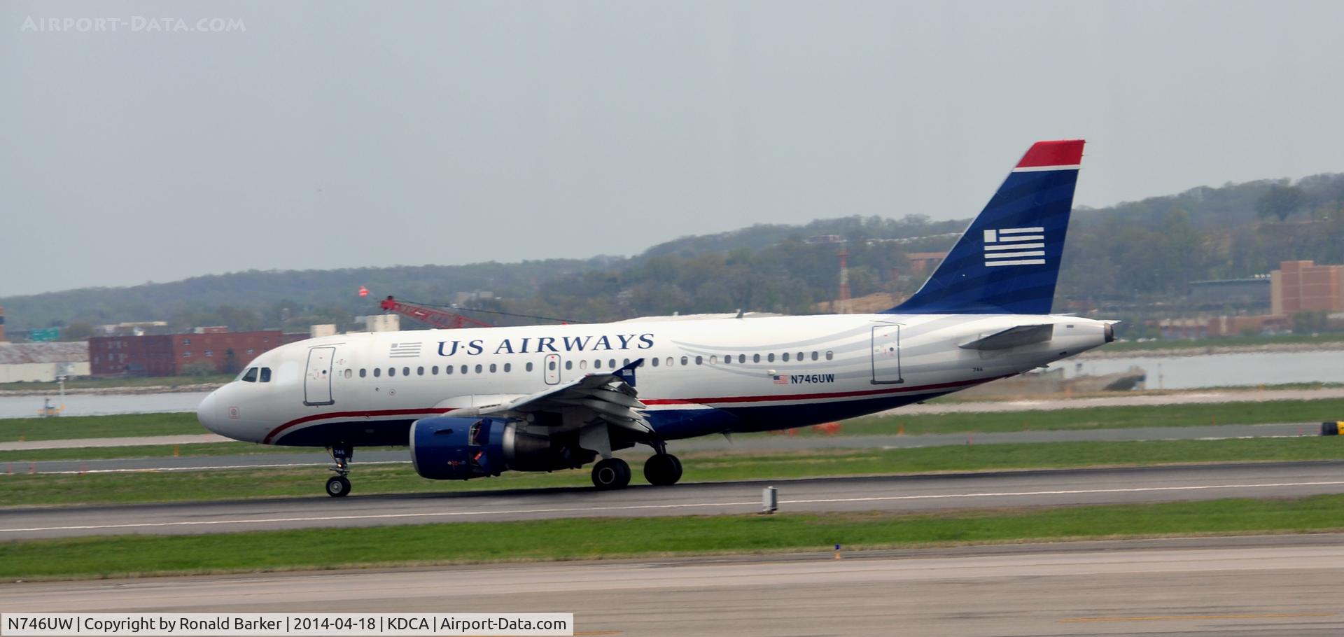 N746UW, 2000 Airbus A319-112 C/N 1297, Landing rollout Reagan