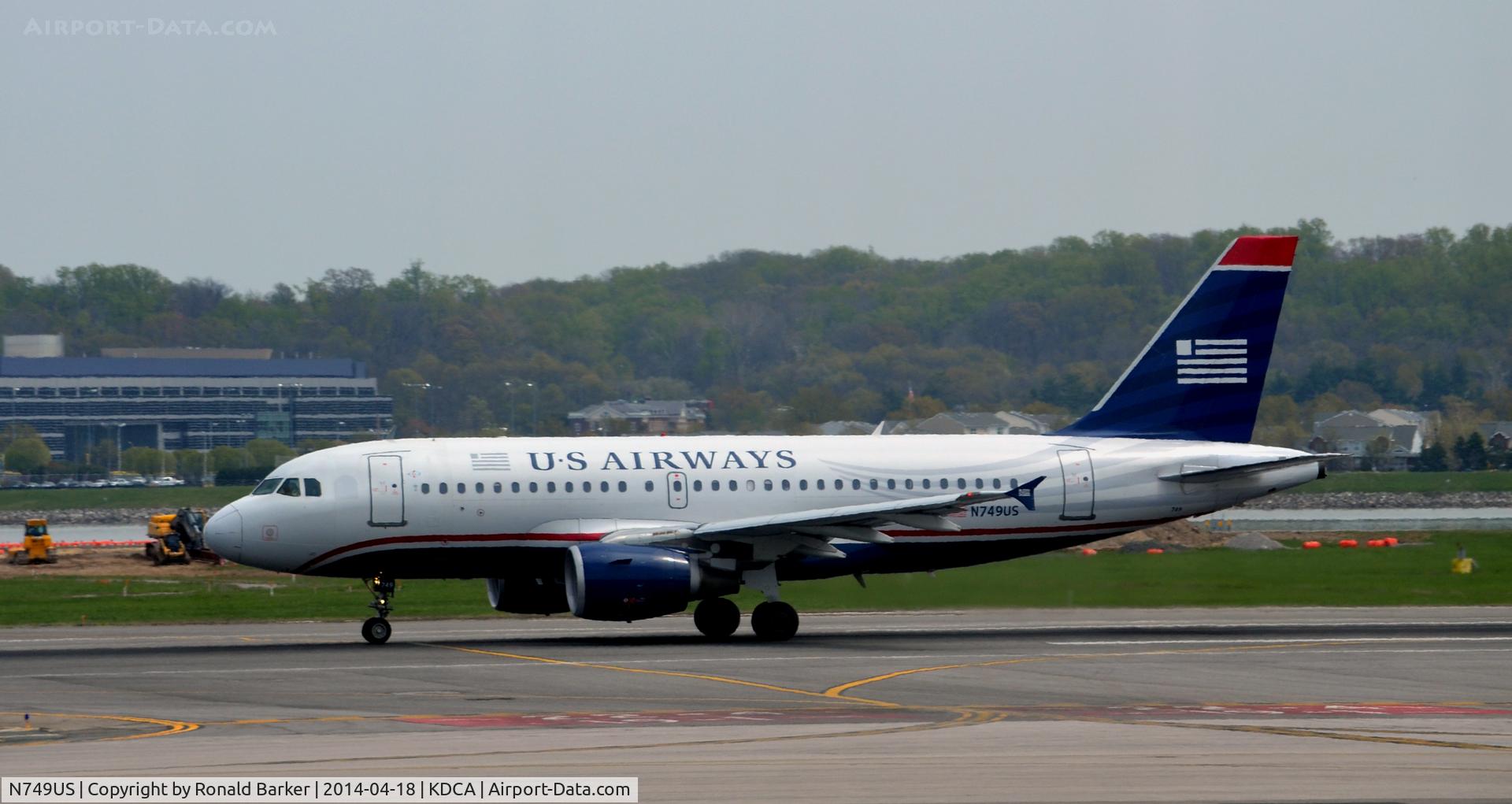 N749US, 2000 Airbus A319-112 C/N 1313, Takeoff roll Reagan