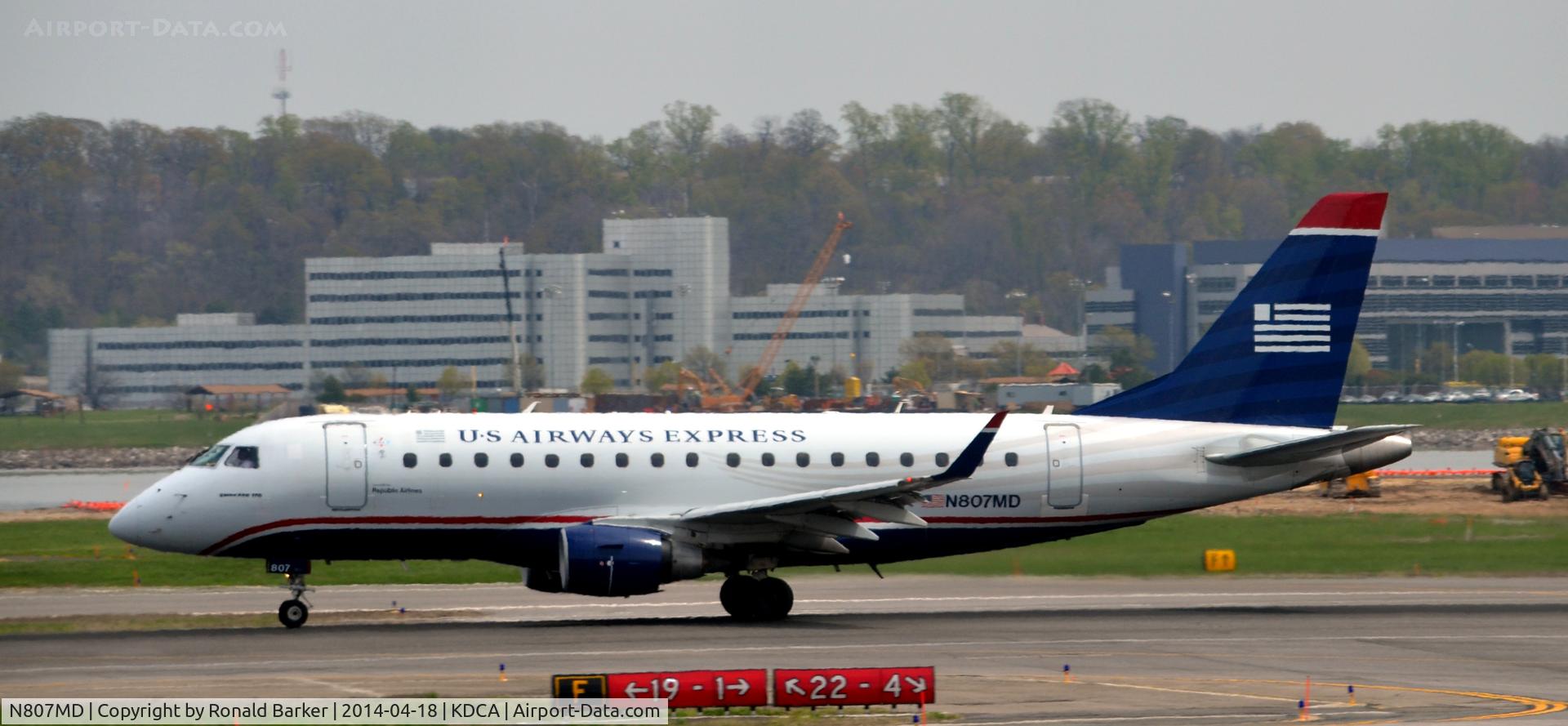 N807MD, 2004 Embraer 170SU (ERJ-170-100SU) C/N 17000020, Takeoff roll Reagan