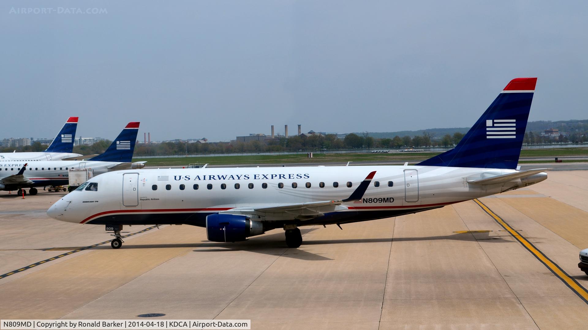 N809MD, 2004 Embraer 170SU (ERJ-170-100SU) C/N 17000022, Taxi Reagan
