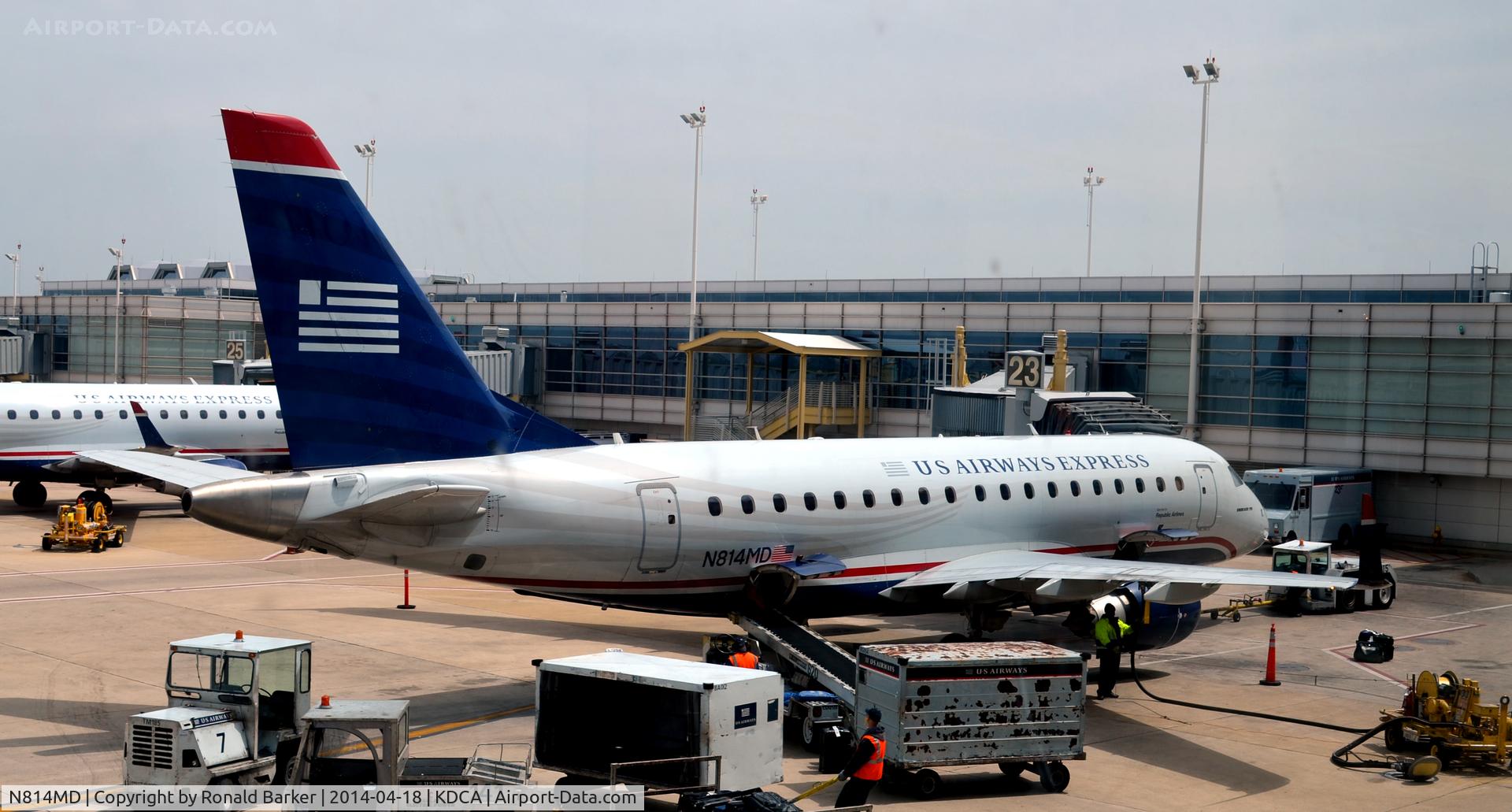 N814MD, 2004 Embraer 170SU (ERJ-170-100SU) C/N 17000033, Gate 23 Reagan